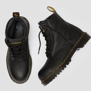 DR. MARTENS | Icon 7B10 Steel toe Boots
